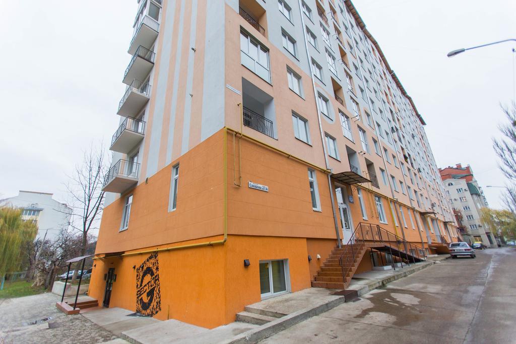 Modern Apartment On Akademika Sakharova 27A イヴァーノ＝フランキーウシク エクステリア 写真