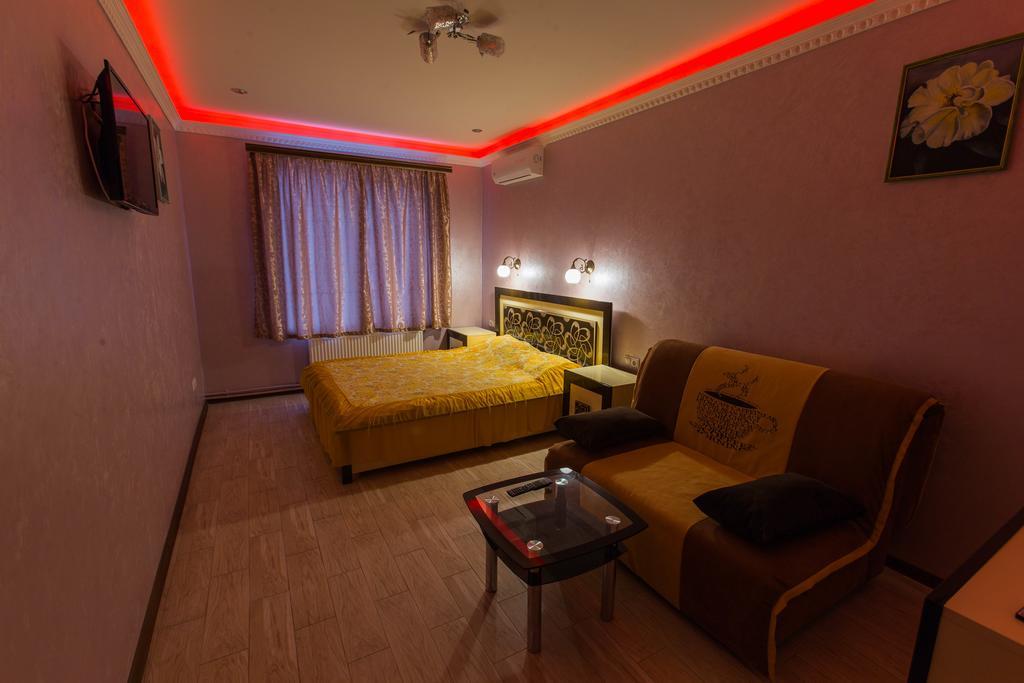 Modern Apartment On Akademika Sakharova 27A イヴァーノ＝フランキーウシク エクステリア 写真
