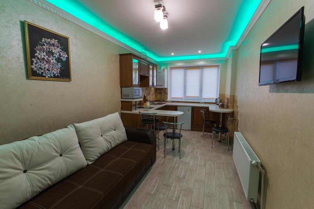 Modern Apartment On Akademika Sakharova 27A イヴァーノ＝フランキーウシク エクステリア 写真