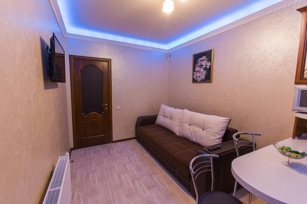 Modern Apartment On Akademika Sakharova 27A イヴァーノ＝フランキーウシク エクステリア 写真