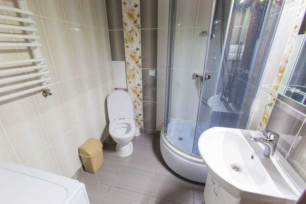 Modern Apartment On Akademika Sakharova 27A イヴァーノ＝フランキーウシク エクステリア 写真