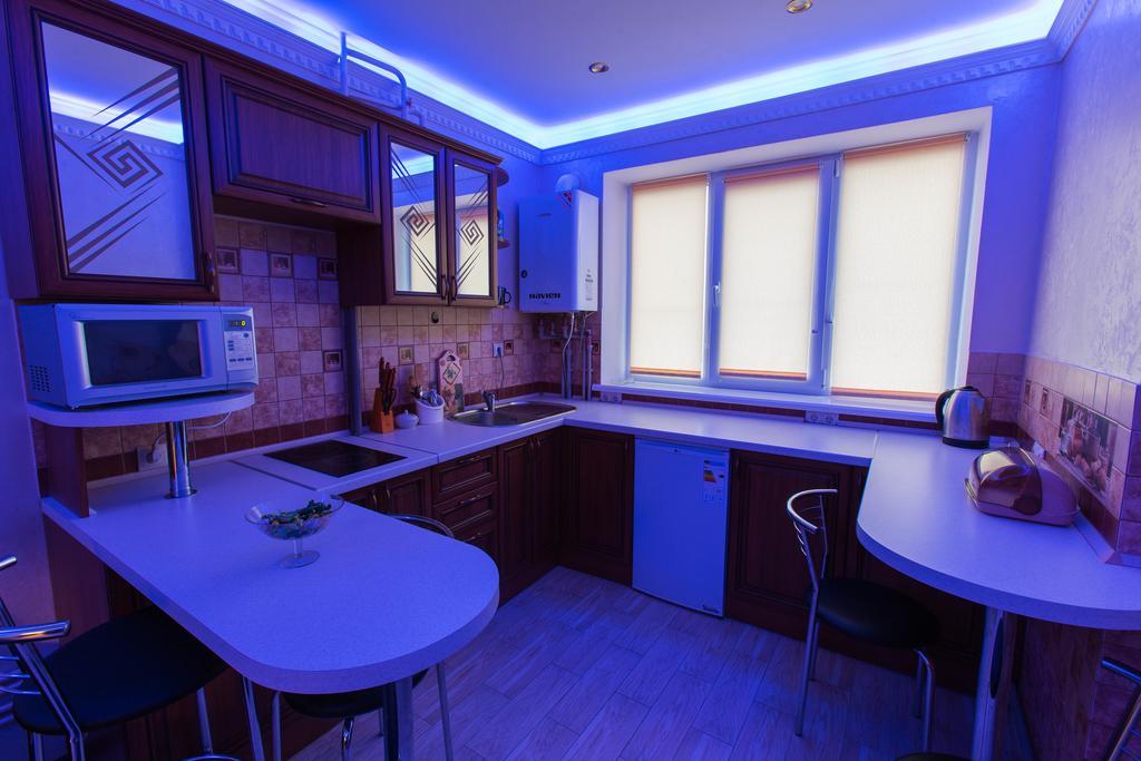 Modern Apartment On Akademika Sakharova 27A イヴァーノ＝フランキーウシク エクステリア 写真