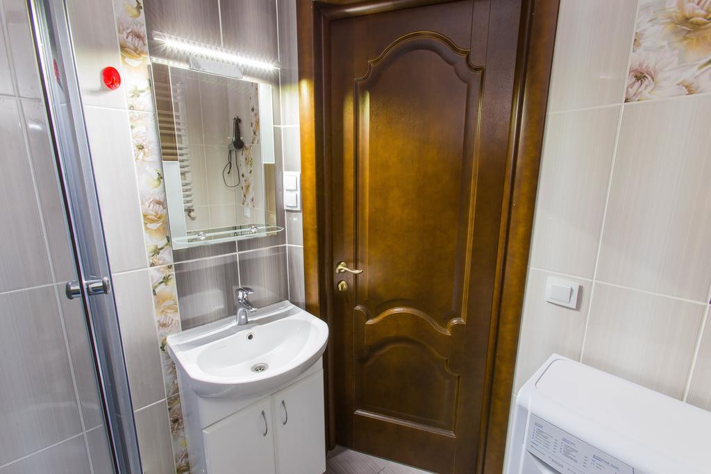 Modern Apartment On Akademika Sakharova 27A イヴァーノ＝フランキーウシク エクステリア 写真